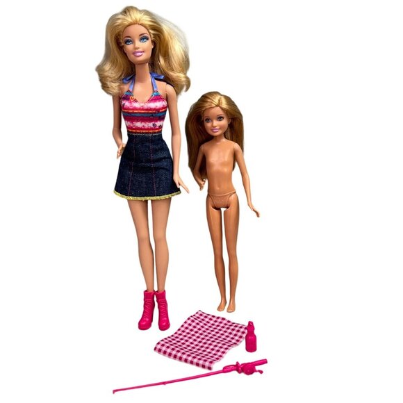 Barbie Sisters Go Fishing 2011 Stacie Outfit Pole Picnic Blanket Shoes Set - Picture 1 of 13
